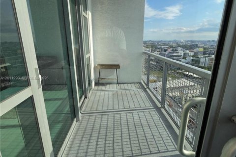 Condominio en venta en Miami, Florida, 1 dormitorio, 70.7 m2 № 2075159 - foto 13