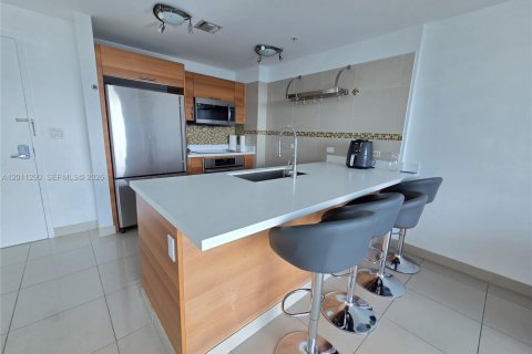 Condominio en venta en Miami, Florida, 1 dormitorio, 70.7 m2 № 2075159 - foto 2