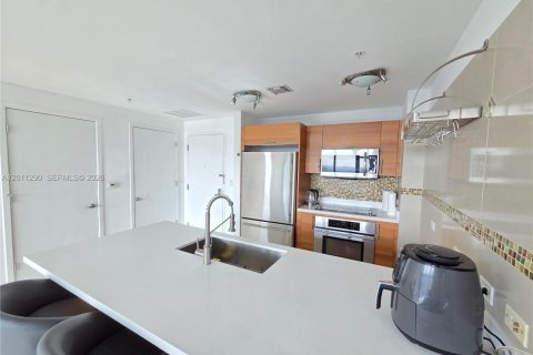 Condominio en venta en Miami, Florida, 1 dormitorio, 70.7 m2 № 2075159 - foto 3