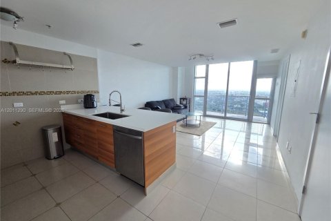Condominio en venta en Miami, Florida, 1 dormitorio, 70.7 m2 № 2075159 - foto 5