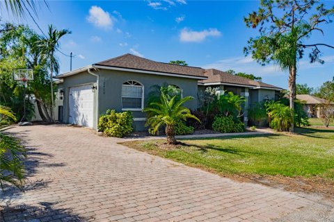 House in Bradenton, Florida 4 bedrooms, 232.44 sq.m. № 1853135 - photo 2