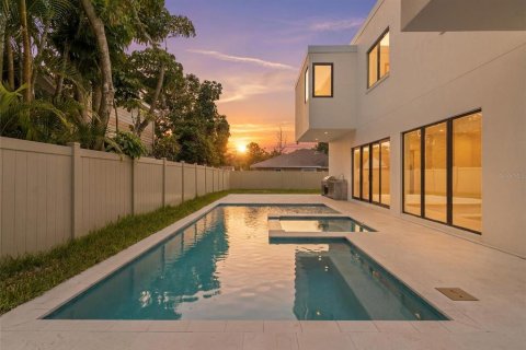 House in Sarasota, Florida 4 bedrooms, 327.29 sq.m. № 2202513 - photo 2