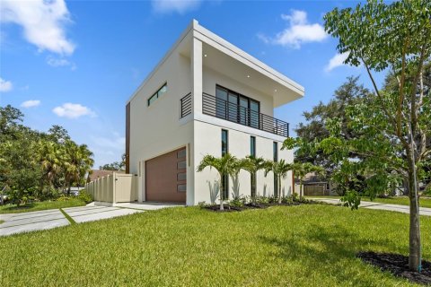 House in Sarasota, Florida 4 bedrooms, 327.29 sq.m. № 2202513 - photo 22