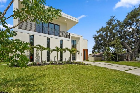 House in Sarasota, Florida 4 bedrooms, 327.29 sq.m. № 2202513 - photo 21