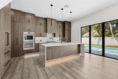 House in Sarasota, Florida 4 bedrooms, 327.29 sq.m. № 2202513 - photo 5