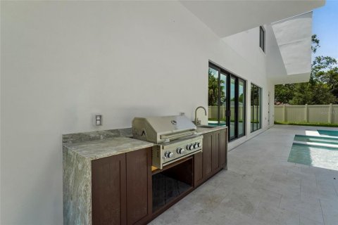 House in Sarasota, Florida 4 bedrooms, 327.29 sq.m. № 2202513 - photo 15