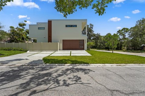 House in Sarasota, Florida 4 bedrooms, 327.29 sq.m. № 2202513 - photo 23