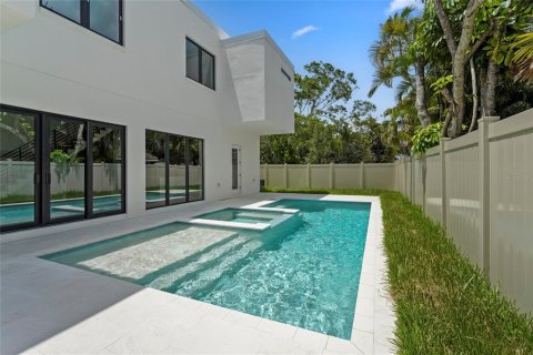 House in Sarasota, Florida 4 bedrooms, 327.29 sq.m. № 2202513 - photo 3