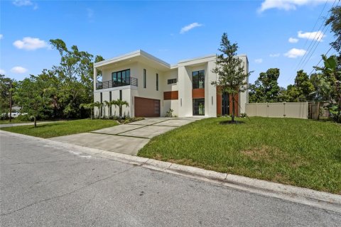 House in Sarasota, Florida 4 bedrooms, 327.29 sq.m. № 2202513 - photo 17