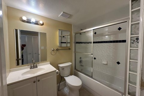 Condo in Winter Park, Florida, 2 bedrooms  № 1770215 - photo 11