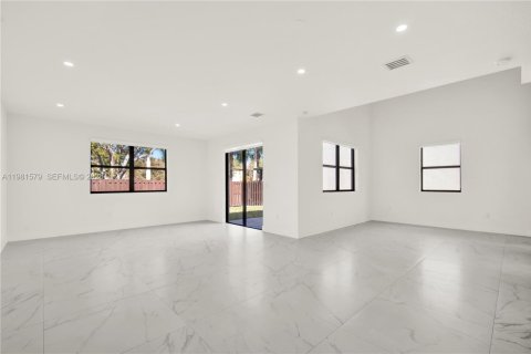 Casa en alquiler en Cutler Bay, Florida, 3 dormitorios, 182.83 m2 № 2043581 - foto 25