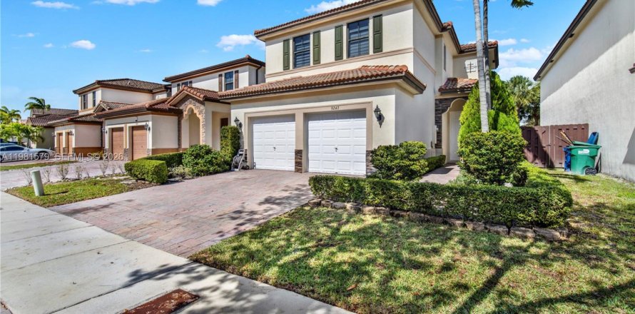 Casa en Cutler Bay, Florida 3 dormitorios, 182.83 m2 № 2043581