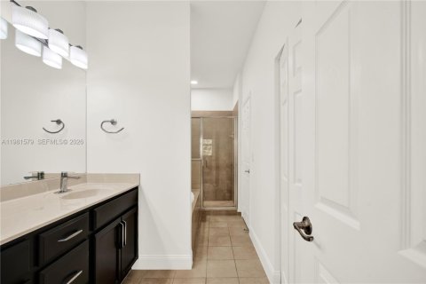 Casa en alquiler en Cutler Bay, Florida, 3 dormitorios, 182.83 m2 № 2043581 - foto 5