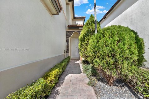 Casa en alquiler en Cutler Bay, Florida, 3 dormitorios, 182.83 m2 № 2043581 - foto 2