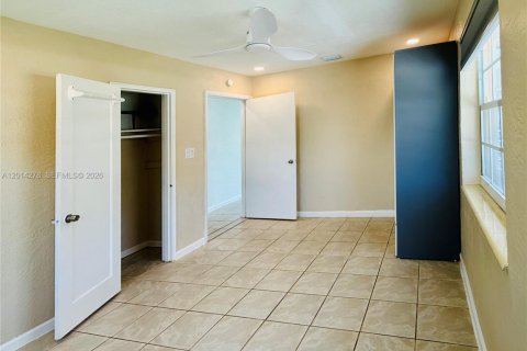 House in Hollywood, Florida 2 bedrooms, 69.68 sq.m. № 2076382 - photo 11