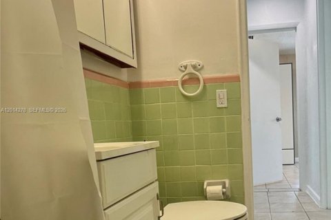 House in Hollywood, Florida 2 bedrooms, 69.68 sq.m. № 2076382 - photo 16