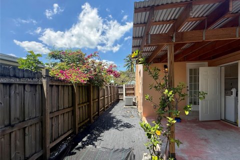 House in Hollywood, Florida 2 bedrooms, 69.68 sq.m. № 2076382 - photo 21