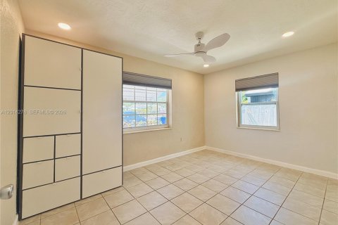 House in Hollywood, Florida 2 bedrooms, 69.68 sq.m. № 2076382 - photo 9