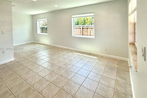 House in Hollywood, Florida 2 bedrooms, 69.68 sq.m. № 2076382 - photo 4