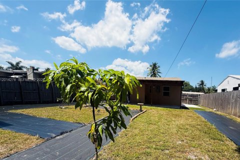 House in Hollywood, Florida 2 bedrooms, 69.68 sq.m. № 2076382 - photo 28