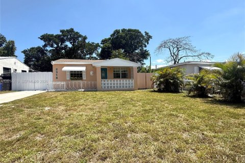 House in Hollywood, Florida 2 bedrooms, 69.68 sq.m. № 2076382 - photo 29