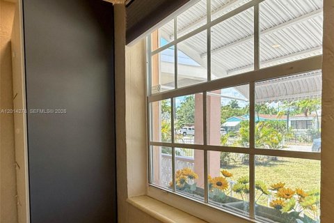 House in Hollywood, Florida 2 bedrooms, 69.68 sq.m. № 2076382 - photo 12