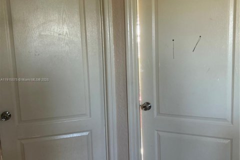 Condo in Hallandale Beach, Florida, 2 bedrooms  № 1970262 - photo 8