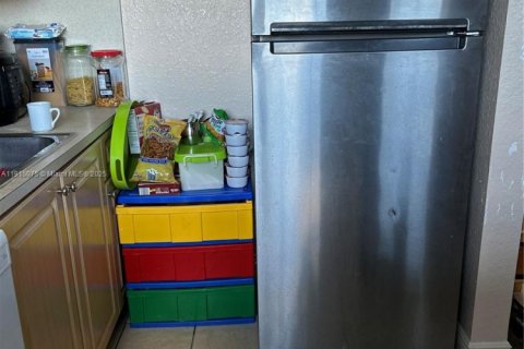 Condo in Hallandale Beach, Florida, 2 bedrooms  № 1970262 - photo 5