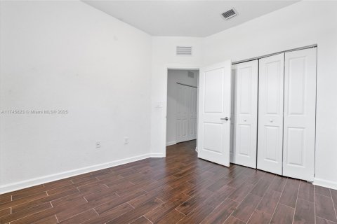 Townhouse in Miami, Florida 3 bedrooms, 157.47 sq.m. № 1726925 - photo 20