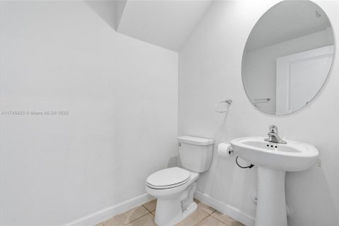 Townhouse in Miami, Florida 3 bedrooms, 157.47 sq.m. № 1726925 - photo 12