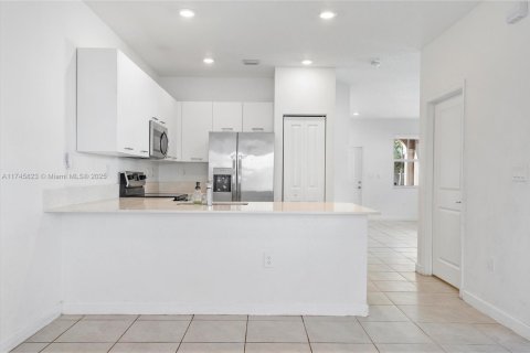 Townhouse in Miami, Florida 3 bedrooms, 157.47 sq.m. № 1726925 - photo 7