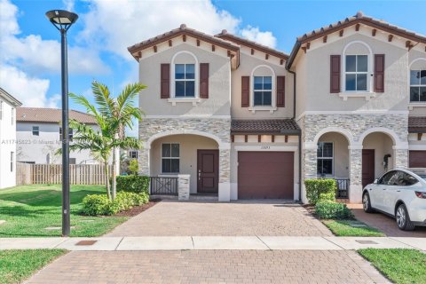 Townhouse in Miami, Florida 3 bedrooms, 157.47 sq.m. № 1726925 - photo 1