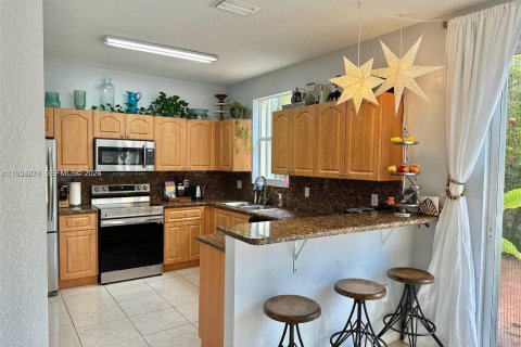 Casa en alquiler en Doral, Florida, 4 dormitorios, 217.48 m2 № 2009299 - foto 3