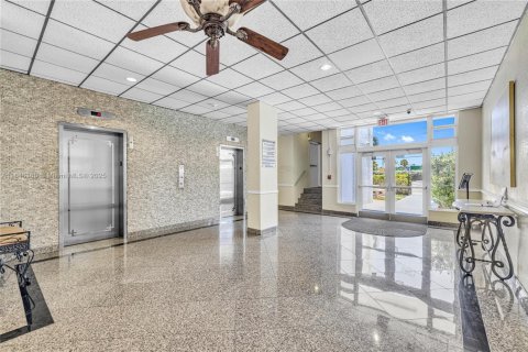 Купить кондоминиум в Форт-Лодердейл, Флорида 2 спальни, 70.23м2, № 1848777 - фото 24
