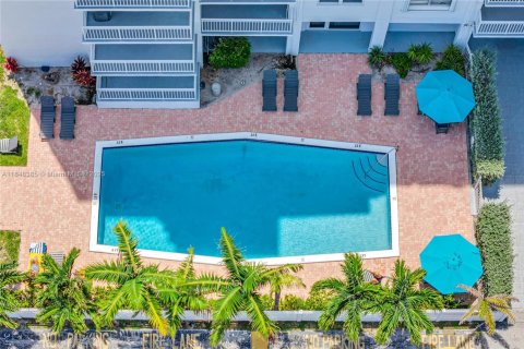 Купить кондоминиум в Форт-Лодердейл, Флорида 2 спальни, 70.23м2, № 1848777 - фото 20