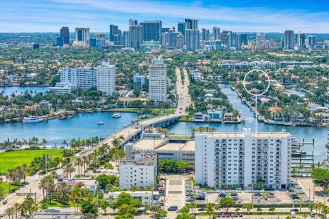 Кондоминиум с 2 спальнями в Форт-Лодердейл, Флорида № 1848777