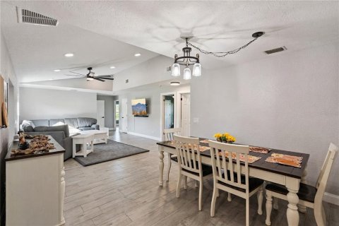 Villa ou maison à vendre à Geneva, Floride: 6 chambres, 292.18 m2 № 2418828 - photo 17