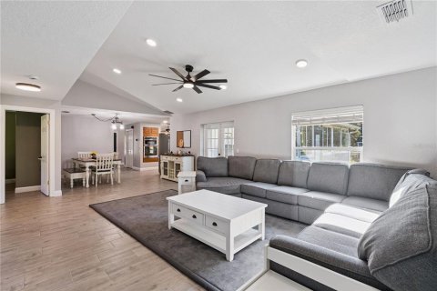 Villa ou maison à vendre à Geneva, Floride: 6 chambres, 292.18 m2 № 2418828 - photo 2