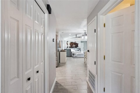 Villa ou maison à vendre à Geneva, Floride: 6 chambres, 292.18 m2 № 2418828 - photo 5