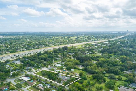 Casa en venta en Plantation, Florida, 5 dormitorios, 458.47 m2 № 2081641 - foto 5