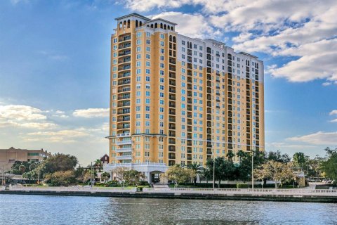 Condo à Tampa, Floride, 3 chambres  № 2413804