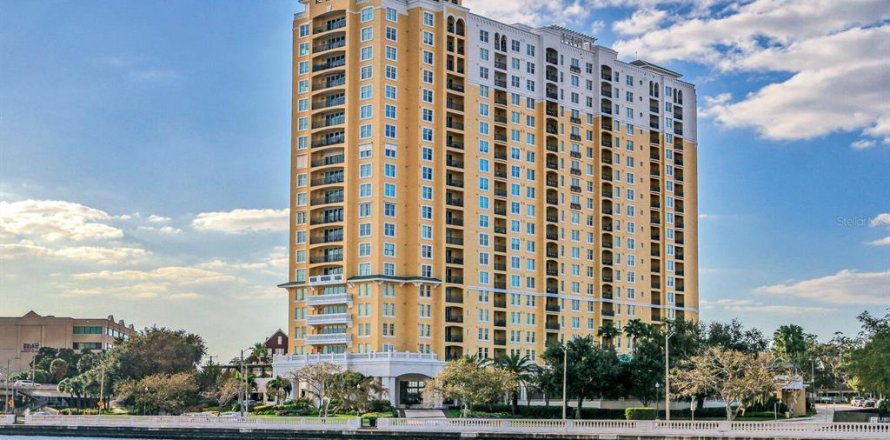 Condo à Tampa, Floride, 3 chambres  № 2413804