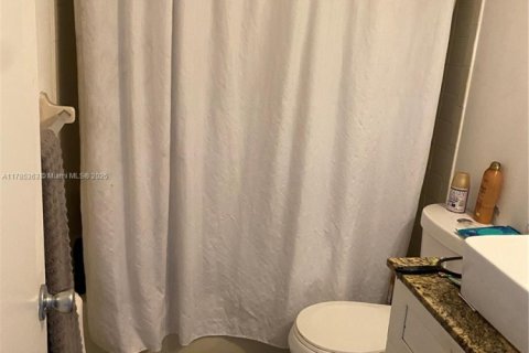 Condo in Oakland Park, Florida, 2 bedrooms  № 1706669 - photo 11