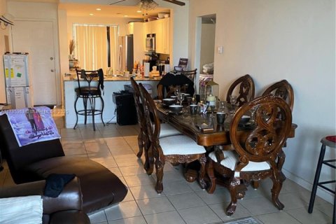 Condo in Oakland Park, Florida, 2 bedrooms  № 1706669 - photo 5