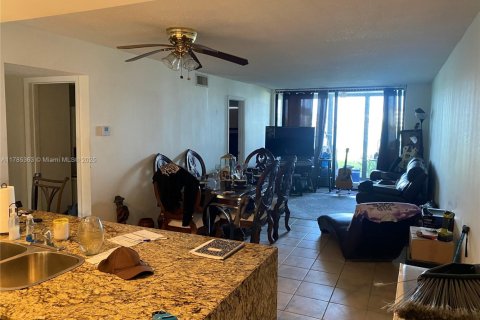 Condo in Oakland Park, Florida, 2 bedrooms  № 1706669 - photo 14