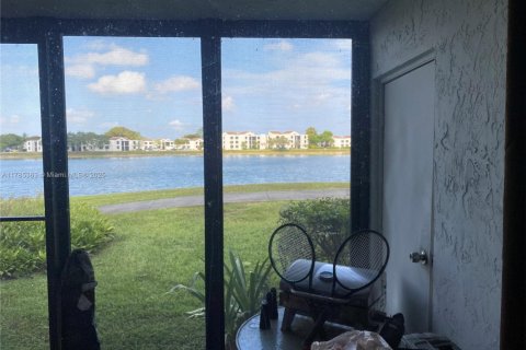 Condo in Oakland Park, Florida, 2 bedrooms  № 1706669 - photo 4