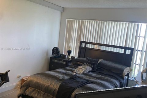 Condo in Oakland Park, Florida, 2 bedrooms  № 1706669 - photo 2