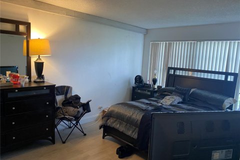 Condo in Oakland Park, Florida, 2 bedrooms  № 1706669 - photo 3