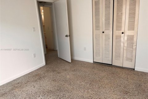 Снять в аренду квартиру в Майами, Флорида 2 спальни, 1138.24м2, № 2005390 - фото 20