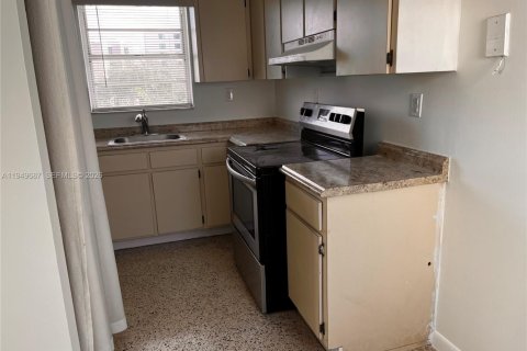 Снять в аренду квартиру в Майами, Флорида 2 спальни, 1138.24м2, № 2005390 - фото 8